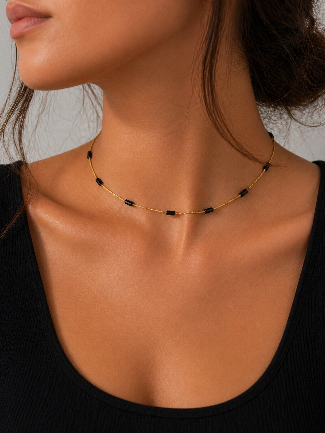 Colar Pedras Negras Banhado a Ouro