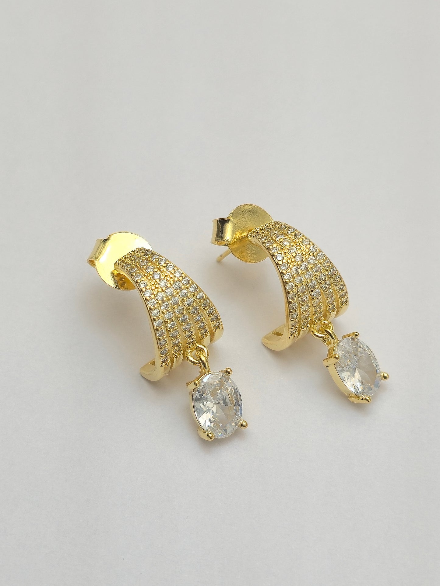 Brinco Leque Cravejado com Pedra Gota