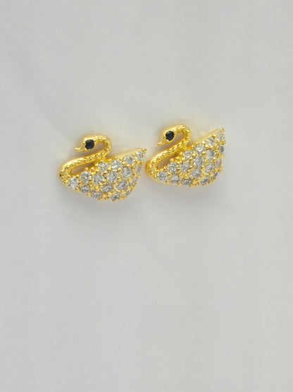 Brinco Cisne Cravejado Dourado