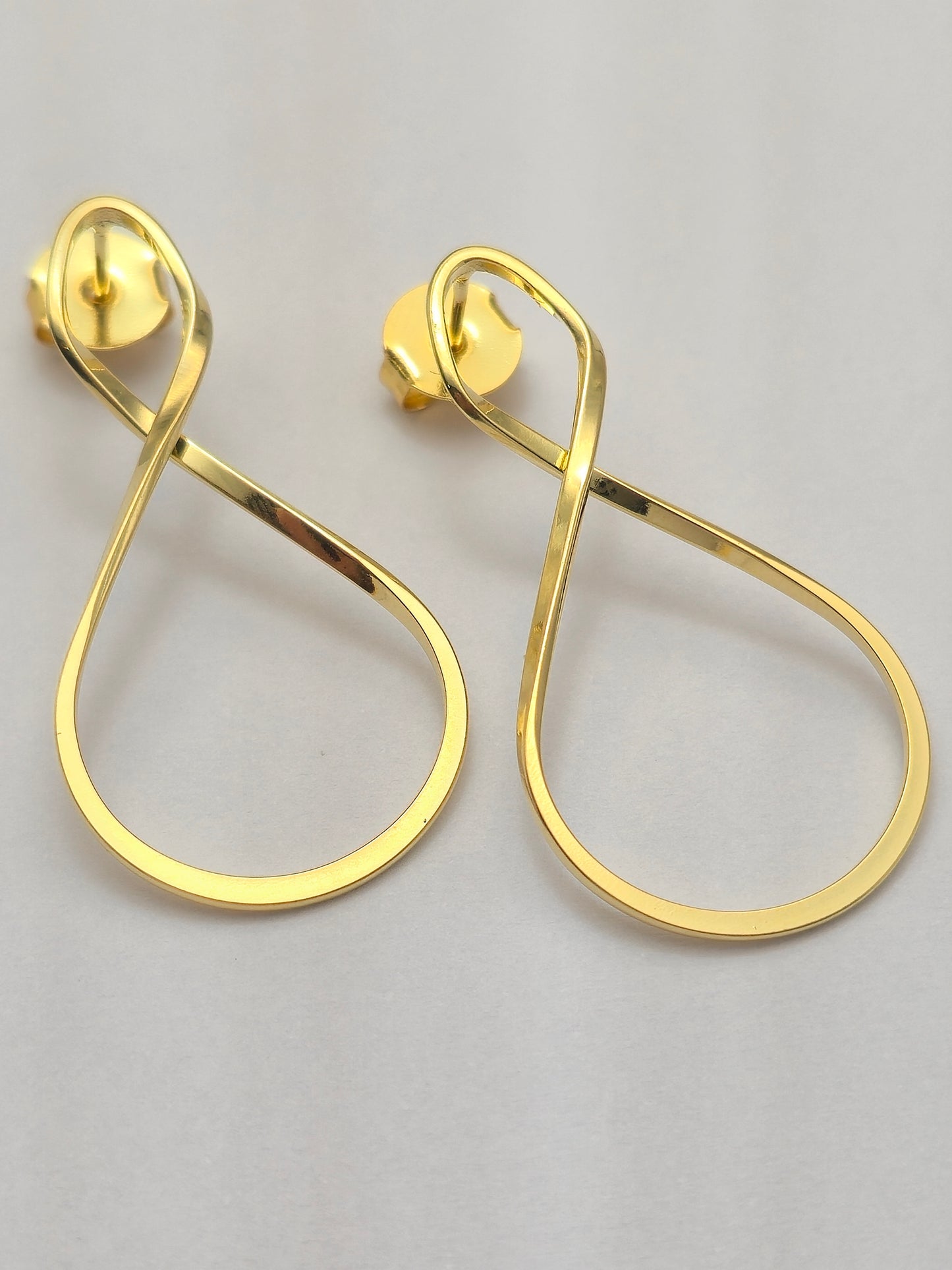 Brinco Infinito Dourado